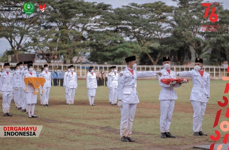 Wakil Walikota Arwin Siregar Irup Penurunan Bendera Merah Putih