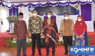 Hadiri Wisuda Akbid, Walikota Padangsidimpuan Minta Wisuda wan/wati Terus Tingkatkan Ilmu