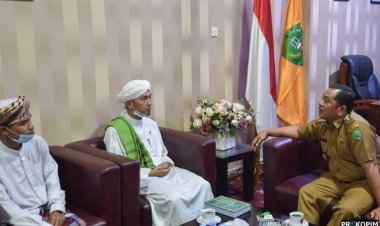 Walikota Padangsidimpuan Irsan Efendi Nasution SH menerima kunjungan Ustad Faisal dari Al-Yusufiyah