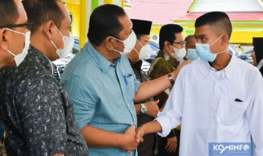 Wali Kota Padangsidimpuan Irsan Melepas pemberangkatan peserta pelatihan Boarding yang akan menuju BBPLK - Bekasi