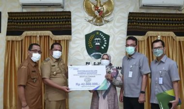 Wali Kota Padangsidimpuan, BPjamsostek serahkan santunan Jaminan kematian