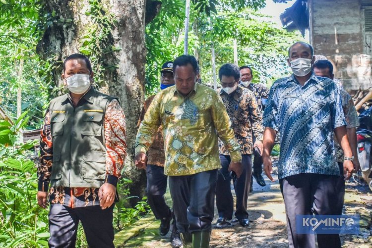 Kelompok Tani Suka Maju Desa Aek Najaji Lakukan Panen Perdana Bawang Merah