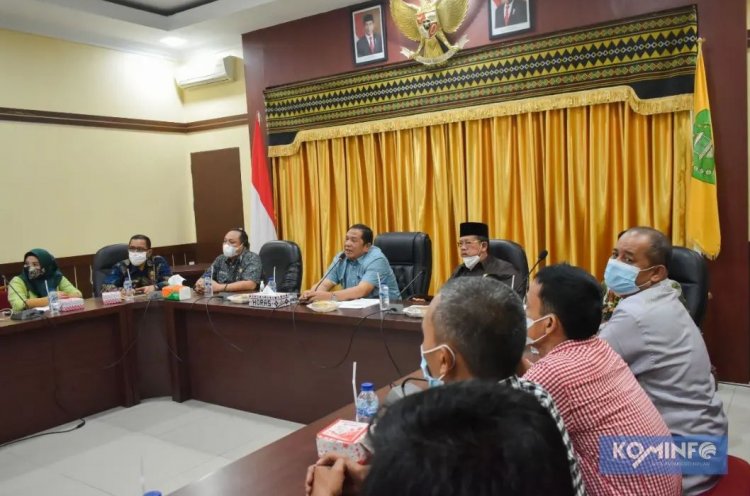 Wali Kota Padangsidimpuan Irsan Melepas pemberangkatan peserta pelatihan Boarding yang akan menuju BBPLK - Bekasi