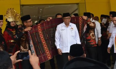 Wali kota Irsan Hadiri Pelantikan IKANAS Kota Padang Sidempuan