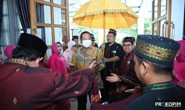 Wali Kota Padang Sidempuan Irsan menghadiri acara Halal Bil Halal IKAPADA