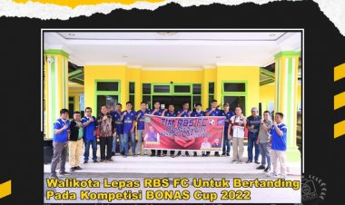 Wali Kota Padang Sidempuan Irsan Efendi Nasution, SH, MM melepas Tim Sepak Bola Padang Sidempuan RBS FC untuk bertanding pada kompetisi BONAS CUP 2022 fase 16 Besar di Kota Medan