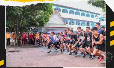 Wali Kota Padang Sidempuan Irsan Efendi Nasution melepas perlombaan lari marathon 10K yang diselenggarakan Pimpinan Daerah Ikatan Pelajar Muhammadiyah (PD IPM)