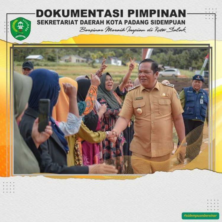 Walikota Bersama Masyarakat Tanam Bawang Merah di Desa Partihaman Saroha