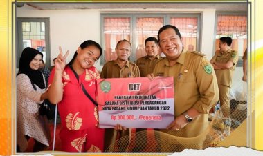 Wali Kota Padang Sidempuan Berikan Bantuan Langsung Tunai Kepada "Pedagang Pejuang" eks Kaki Lima