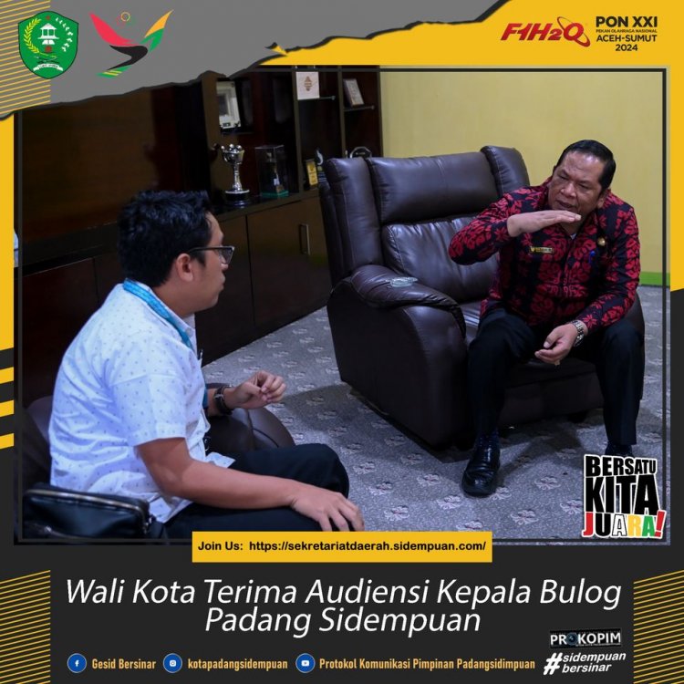 Wali Kota Padang Sidempuan berbincang dengan Kepala Cabang Perum Bulog Subdivre Padang Sidempuan terkait ketersediaan kebutuhan pokok