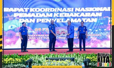 PEMKO PADANG SIDEMPUAN TERIMA 3 UNIT DAMKAR DAN 1 UNIT AMBULANCE DARI KEMENDAGRI
