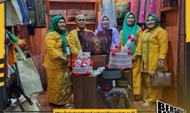 Ketua Dekranasda Kota Padang Sidempuan Ny. Derliana Irsan Efendi menghadiri Pembukaan INACRAFT ke-23