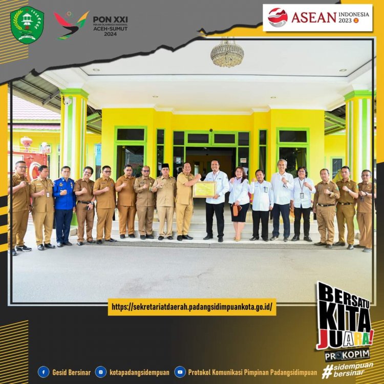 Wali Kota Padangsidimpuan Irsan Efendi Nasution Berikan Penghargaan Kepada KPKNL Kota Padangsidimpuan atas Kerja Sama yang Baik dalam Pengelolaan Barang Milik Daerah