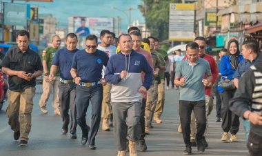 Pj. Wali Kota Padangsidimpuan melakukan jalan sehat bersama