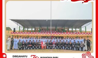 Komandan Kodim (Dandim) 0212/TS bertindak sebagai Irup penurunan bendera Hari Ulang Tahun (HUT) ke-79 Kemerdekaan Republik Indonesia tingkat Kota Padangsidimpuan