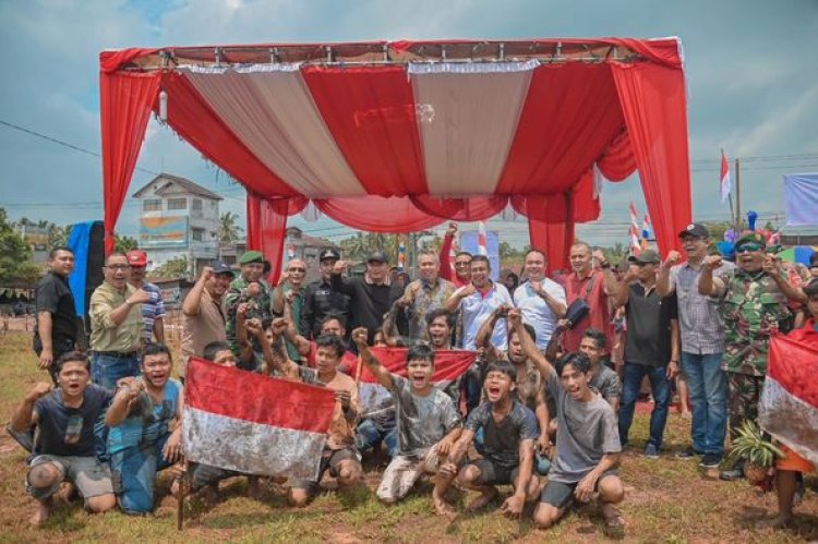 Pj. Wali Kota Padangsidimpuan kunjungi kegiatan lomba panjat pinang yang dilaksanakan diseluruh kecamatan di Padangsidimpuan.