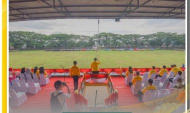 Penjabat (Pj) Wali Kota Padangsidimpuan diwakili Plt. Sekretaris Daerah Kota Padangsidimpuan bertindak sebagai pembina upacara peringatan Hari Olahraga Nasional (Haornas) ke-41