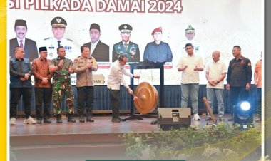 Penjabat (Pj) Wali Kota Padangsidimpuan bersama kepala daerah se-Sumatera Utara (Sumut), Forum Koordinasi Pimpinan Daerah (Forkopimda) Sumut dan kabupaten/kota, Komisi Pemilihan Umum (KPU) Sumut dan kabupaten/kota dan pasangan atau perwakilan calon Gubernur dan Wakil Gubernur Sumut, menghadiri Deklarasi Pemilihan Kepala Daerah (Pilkada) Damai 2024