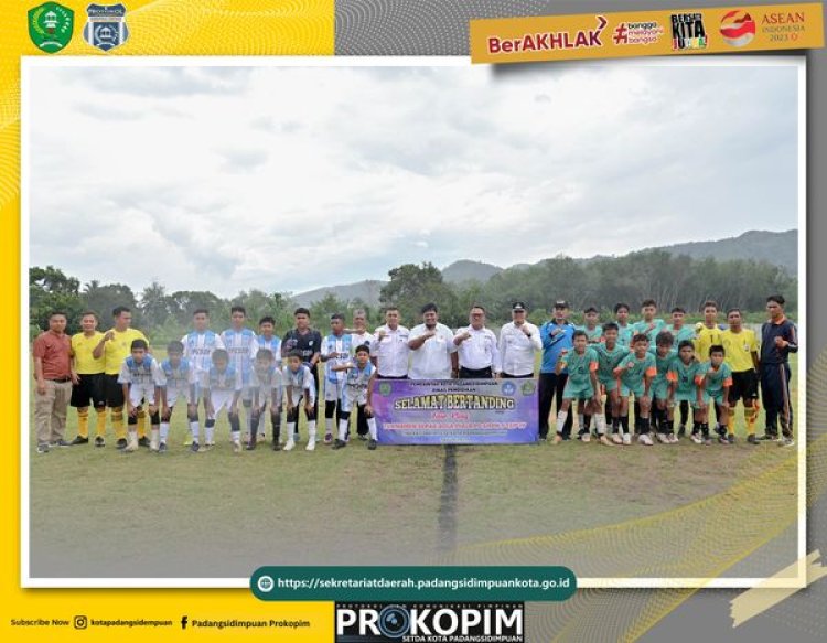 Pj. Sekretaris Daerah Kota Padangsidimpuan secara resmi membuka Turnamen Sepak Bola PS SMP Negeri 5 Cup IV Kota Padangsidimpuan tingkat SMP/MTS se-Kota Padangsidimpuan