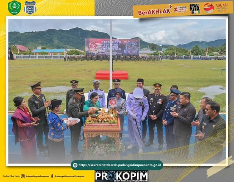 Pj. Wali Kota Padangsidimpuan didampingi Camat Padangsidimpuan Angkola Julu menghadiri upara peringatan Hari Ulang Tahun TNI ke- 79 Tahun 2024