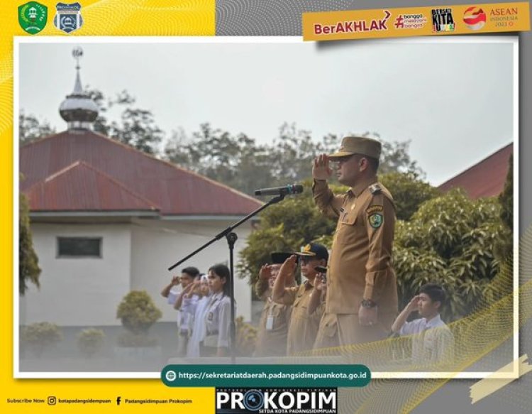 Pj. Wali Kota Padangsidimpuan Bertindak sebagai Pembina Upacara di SMA Negeri 8