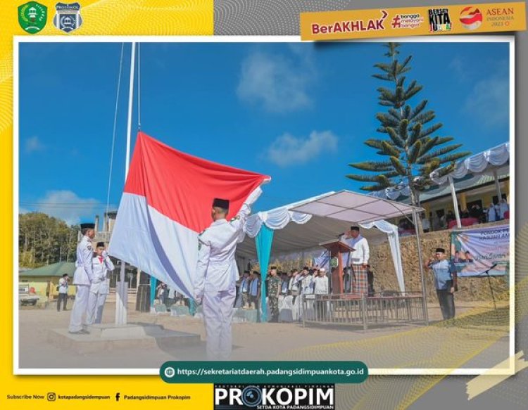 Pj. Wali Kota Padangsidimpuan memimpin upacara Peringatan Hari Santri Nasional Tahun 2024 Tingkat Kota Padangsidimpuan