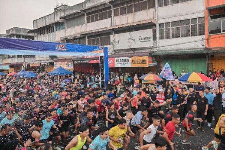 Pj. Wali Kota Padangsidimpuan Lepas Peserta Fun Run 5K dan 10K di Alaman Bolak Padang Nadimpu