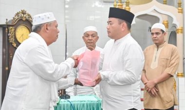 Pj. Wali Kota Padangsidimpuan menghadiri pengajian sholat subuh berjamaah bersama jamaah Masjid Raya Al-Ikhlas Samora
