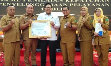 Ombudsman Republik Indonesia memberikan penghargaan kepada Pemerintah Kota Padangsidimpuan