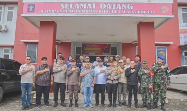 Pj. Wali Kota Padangsidimpuan bersama unsur Forkopimda melakukan monitoring pelaksanaan Pemilihan Kepala Daerah (Pilkada) Tahun 2024 di sejumlah Tempat Pemungutan Suara (TPS) di seluruh wilayah Kota Padangsidimpuan