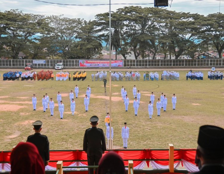 Pj. Wali Kota Padangsidimpuan yang diwakili oleh Pj. Sekretaris Daerah (Sekda) Kota Padangsidimpuan menghadiri Upacara Bendera Peringatan Hari Pahlawan Tahun 2024
