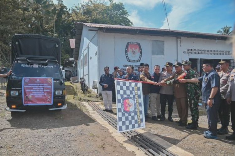 Pj. Wali Kota Padangsidimpuan menghadiri apel pergeseran logistik Pilkada 2024