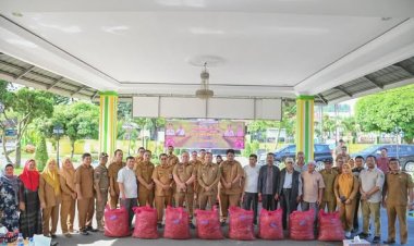 Pj. Wali Kota Padangsidimpuan Serahkan Bantuan Bibit Bawang Merah untuk Dukung Pertanian Lokal