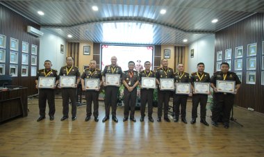 Kejari Padangsidimpuan Raih Penghargaan Peringkat II dalam Penanganan Perkara Tindak Pidana Khusus Terbaik Type-A di Wilayah Kejati Sumatera Utara