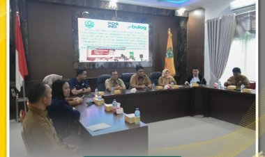 Pj. Sekretaris Daerah Kota Padangsidimpuan membuka rapat evaluasi penyaluran Bantuan Pangan Cadangan Beras Pemerintah (BP CBP) Tahap III