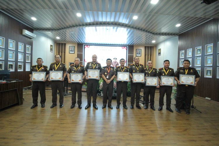 Kejari Padangsidimpuan Raih Penghargaan Peringkat II dalam Penanganan Perkara Tindak Pidana Khusus Terbaik Type-A di Wilayah Kejati Sumatera Utara