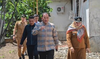 Pj. Wali Kota Padangsidimpuan Tinjau Lokasi Longsor di Pinggiran Sungai Batang Ayumi