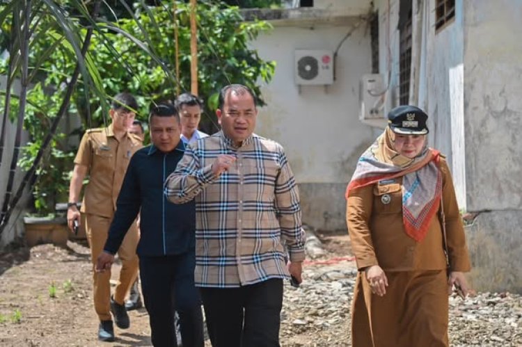Pj. Wali Kota Padangsidimpuan Tinjau Lokasi Longsor di Pinggiran Sungai Batang Ayumi