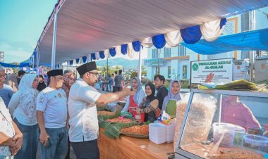 Wakil Wali Kota Padangsidimpuan H. Harry Pahlevi Harahap 'Ngabuburit' di Padangsidimpuan Ramadhan Fair 2025