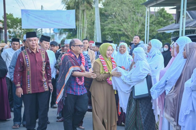 Pulang dari Retreat di Magelang, Wali Kota Padangsidimpuan Disambut Haru oleh Warga Tanobato