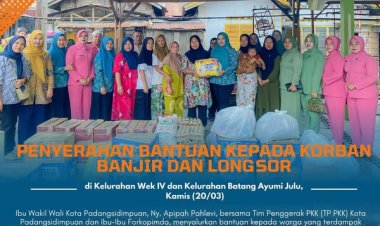 Ibu Wakil Wali Kota Padangsidimpuan Serahkan Bantuan kepada Korban Banjir dan Longsor