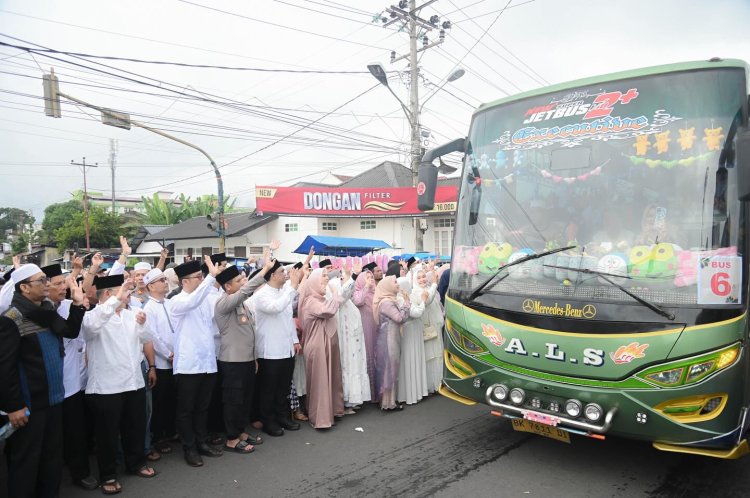 Pelepasan Rombongan Jemaah Haji Kota Padangsidimpuan Tahun 2025