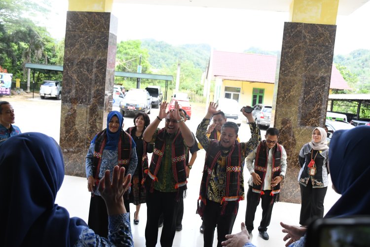 Wakil Wali Kota Padangsidimpuan lantik dan kukuhkan Dewan Pengurus Cabang Ikatan Penyuluh Keluarga Berencana (IPeKB) Indonesia Kota Padangsidimpuan Masa Bakti 2024-2028