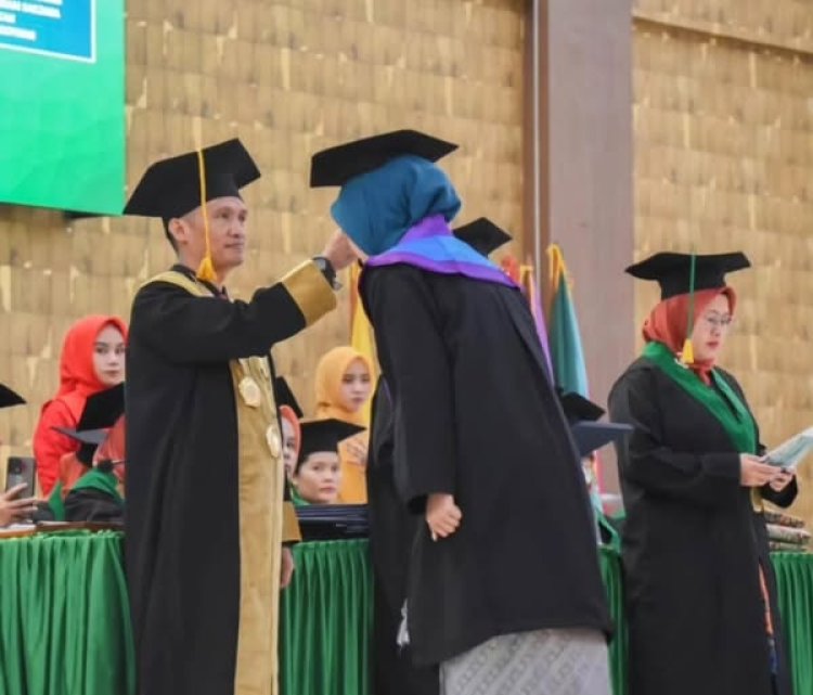 Wisuda dan Pengukuhan Kelulusan Universitas Aufa Royhan diwarnai Kebanggaan dan Haru ‎