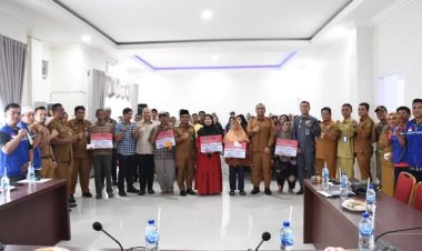 Pemerintah Kota Padangsidimpuan serahkan bantuan penguatan ekonomi keluarga untuk korban bencana alam banjir dan tanah longsor bagi masyarakat pelaku usaha