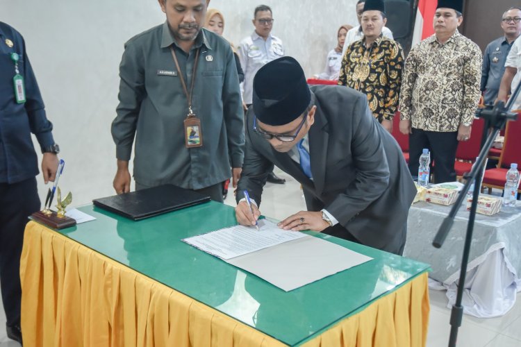 Wali Kota Padangsidimpuan secara resmi melantik Pengurus Badan Amil Zakat Nasional (BAZNAS) Kota Padangsidimpuan Periode 2024 - 2029