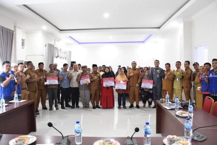 Pemerintah Kota Padangsidimpuan serahkan bantuan penguatan ekonomi keluarga untuk korban bencana alam banjir dan tanah longsor bagi masyarakat pelaku usaha