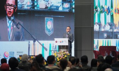 Wamendagri Bima Arya Jelaskan MBG dan Kopdeskel Merah Putih di ASUF 2025