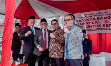 Plt. Sekda Kota Padangsidimpuan Hadiri Pawai HUT ke-80 Pemerintah Kabupaten Tapanuli Tengah