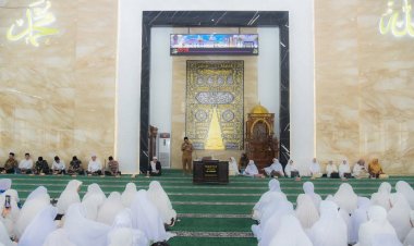 Maulid Nabi 1447 H Disambut Khidmat, Wali Kota Padangsidimpuan Hadiri Pengajian Akbar Al-Ikhlas di Masjid Raya Al-Abror